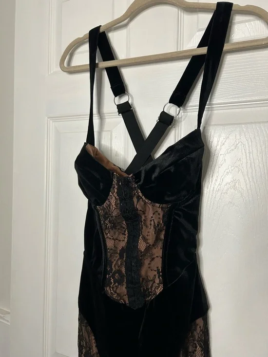 Mistress Rocks Black Velvet & Lace Corset Dress - Picture 5 of 16